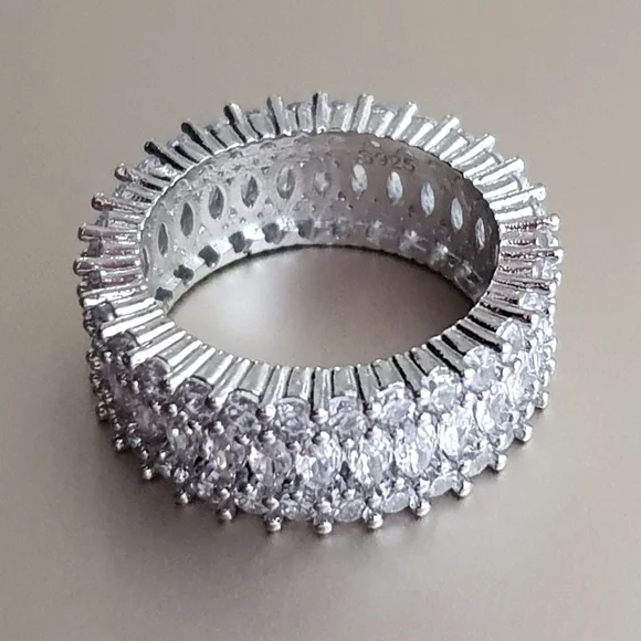 Thick Women Inlayed Oval&Round Diamond Ring - Picture 2 of 4